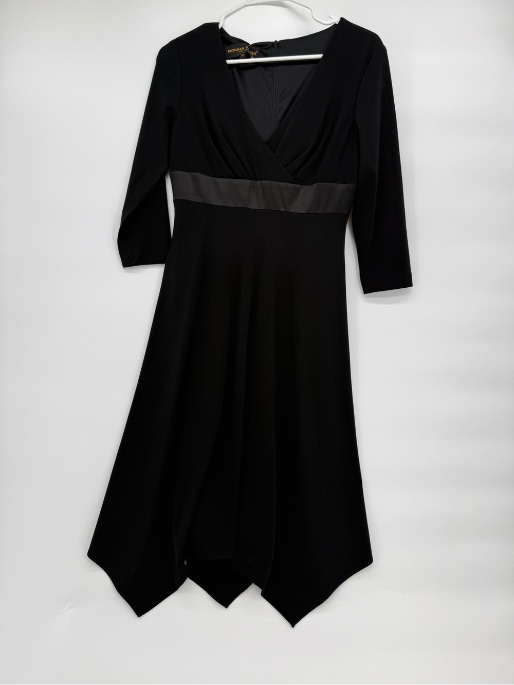 Donna Ricco Black V-Neck Long Sleeve Handkerchief Hem Dress